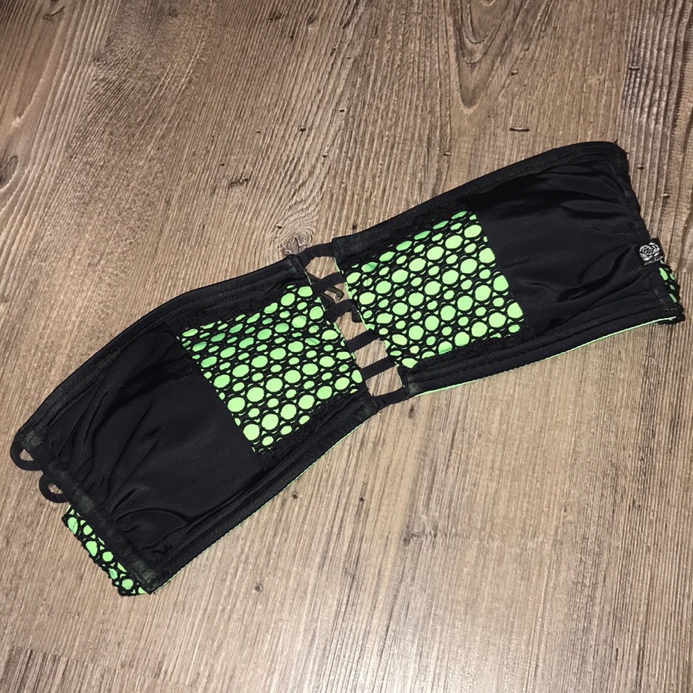 🎊NEVER WORN. bikini top by La Vie En Rose